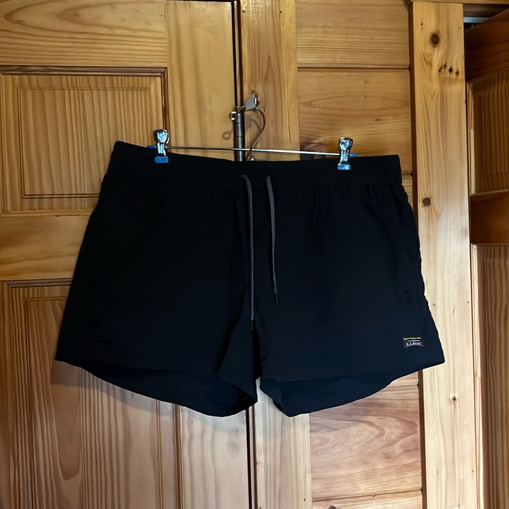 LL Bean Black Athletic Shorts - Size L